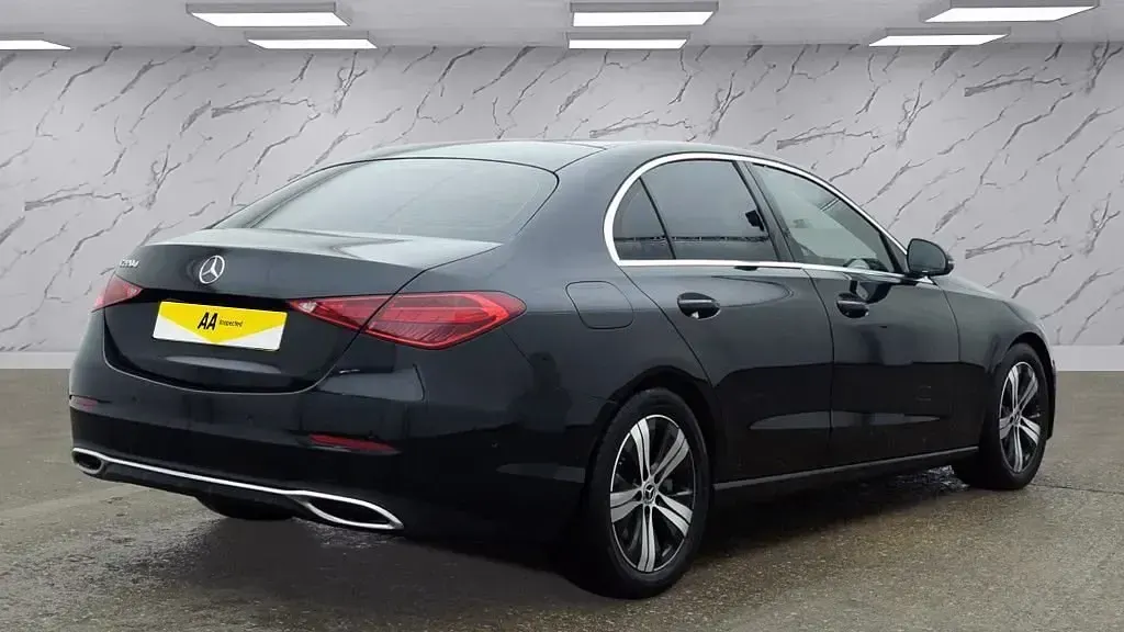 Używany Mercedes C220 2022 Czarny Sedan/Limuzyna