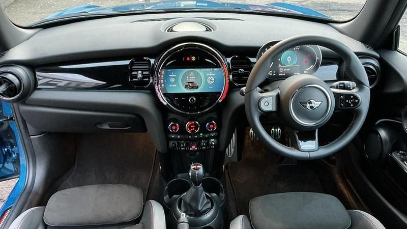 Usado Mini Cooper Hatch 134 HP (98 kW) 2023 Azul Citadino