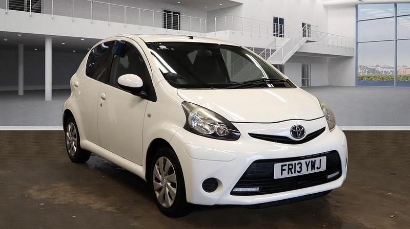 Used Toyota Aygo Style 2013 White Hatchback