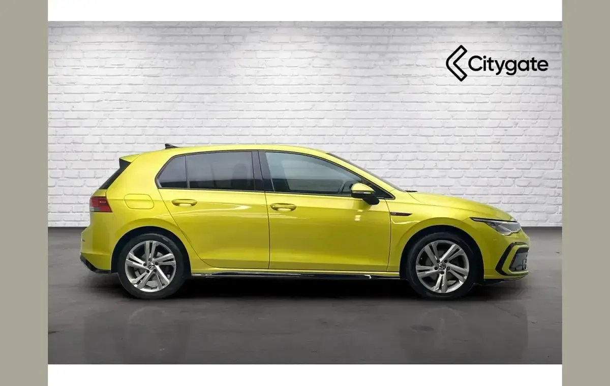 Used VW Golf VIII R-line 150 HP (110 kW) 2022 Yellow Hatchback