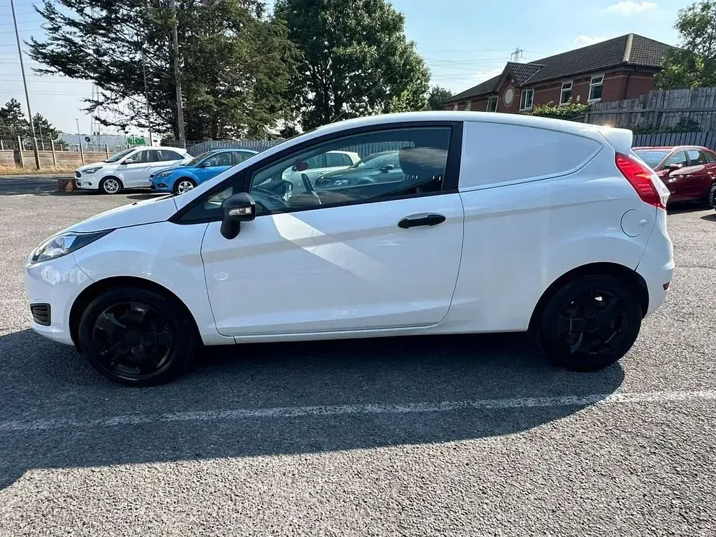 Used Ford Fiesta 75 HP (55 kW) 2013 White Van