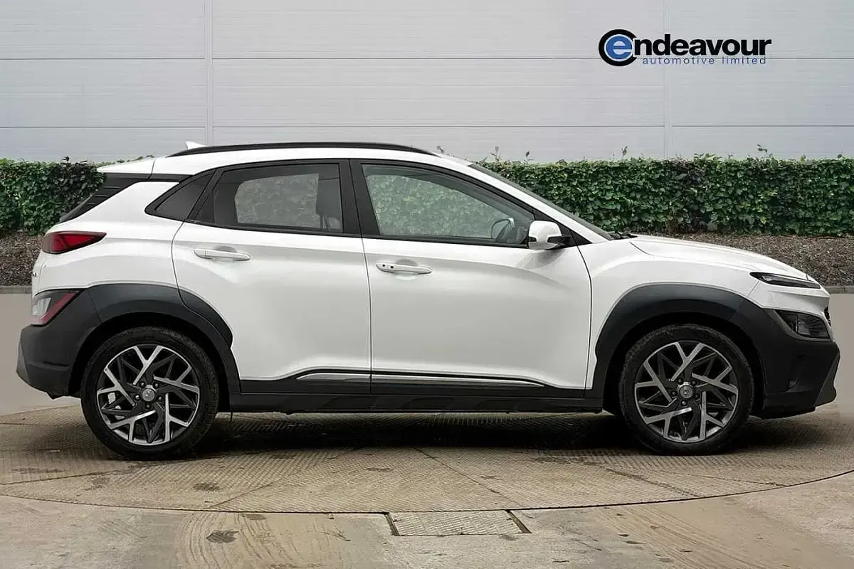 Used Hyundai Kona Premium 141 HP (103 kW) 2022 White SUV