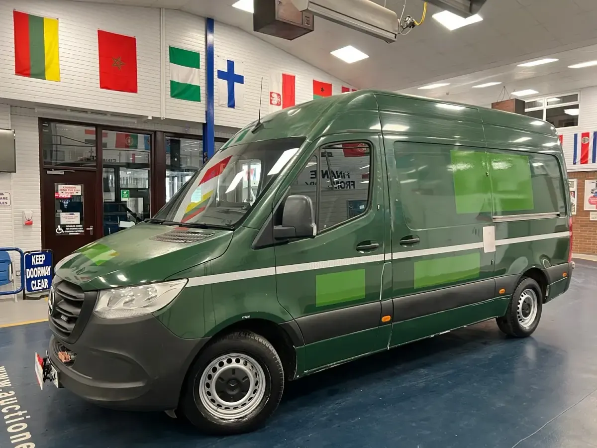 Usado Mercedes Sprinter 163 HP (119 kW) 2019 Verde Van