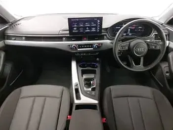 Używany Audi A4 Comfort 150 KM (110 kW) 2022 Biały Sedan/Limuzyna