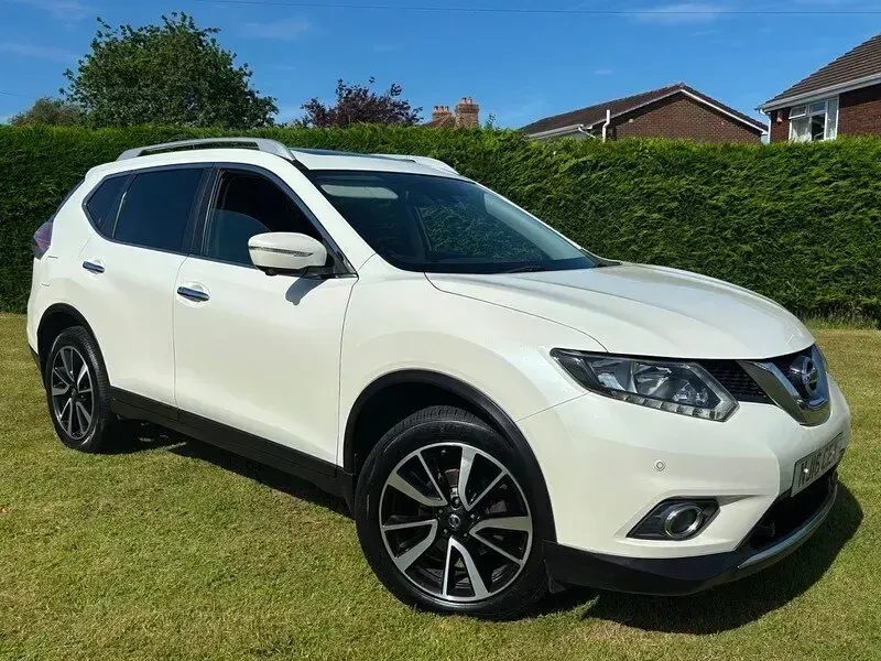 Used Nissan X-Trail N-TEC 130 HP (95 kW) 2016 Pearl white metallic SUV