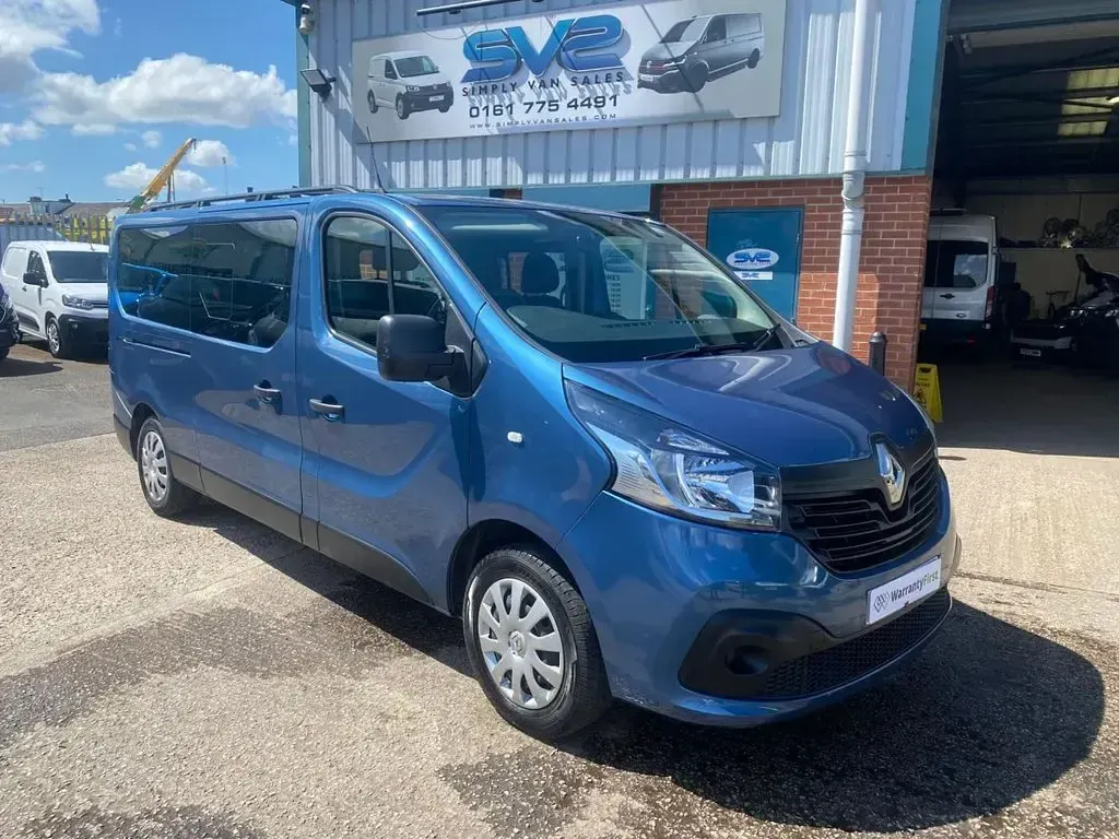 Used Renault Trafic Business 120 HP (88 kW) 2017 Blue MPV