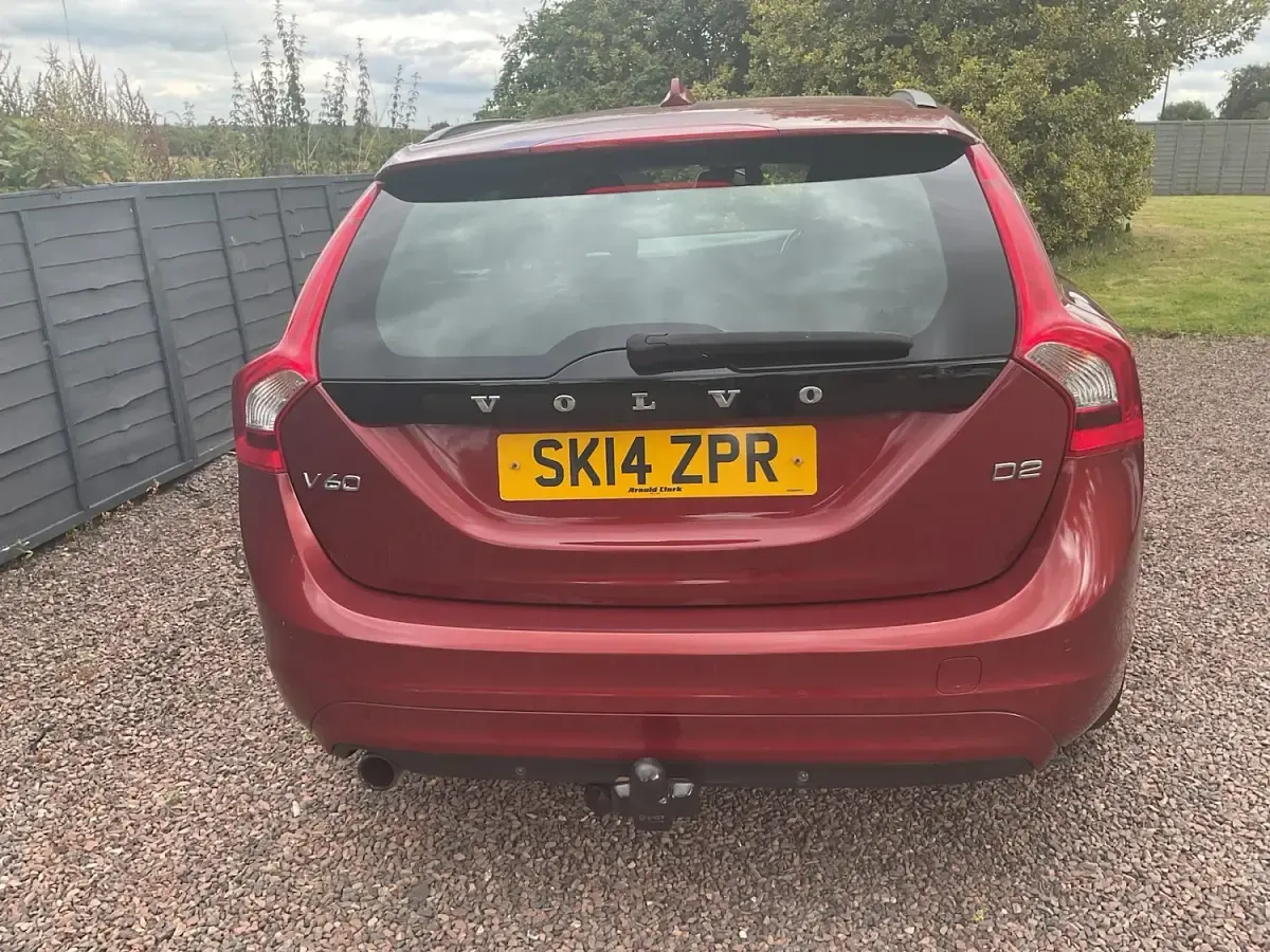 Used Volvo V60 SE 115 HP (84 kW) 2014 Red Estate
