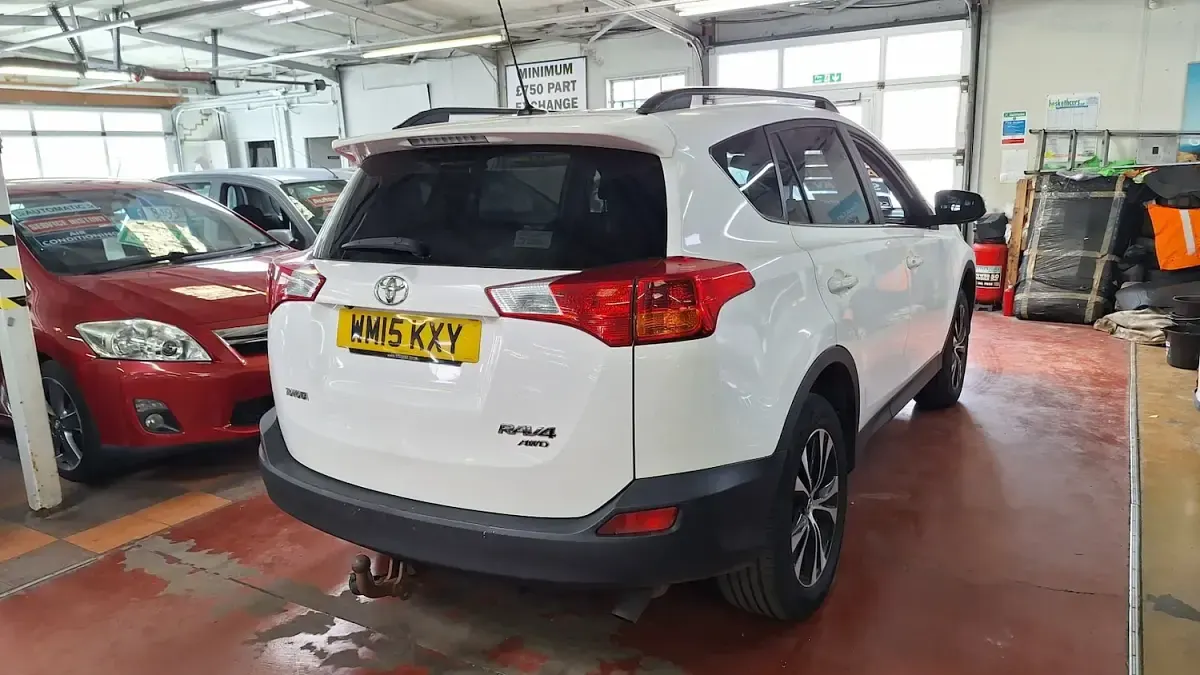 Used Toyota RAV4 150 HP (110 kW) 2015 White SUV