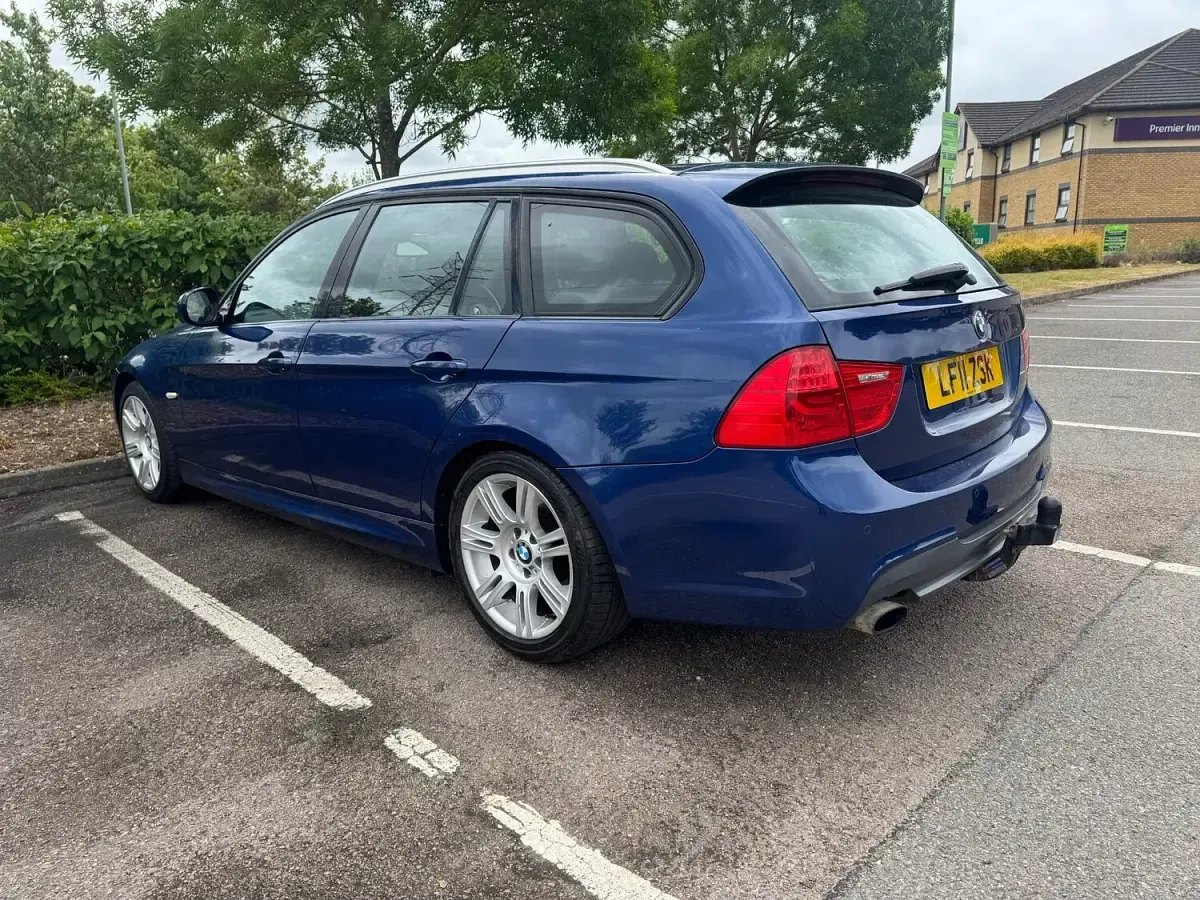 Begagnad BMW 318 M Sport 140 HK (102 kW) 2011 Blå Kombi