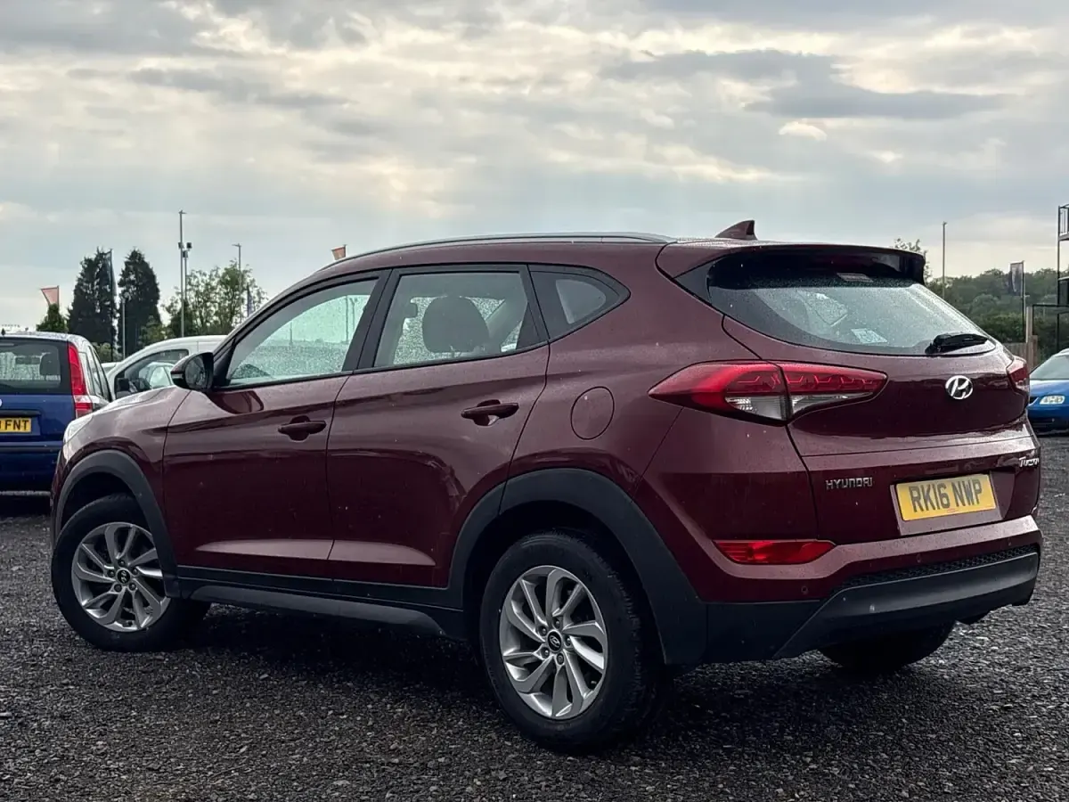 Used Hyundai Tucson SE 177 HP (130 kW) 2016 Red SUV