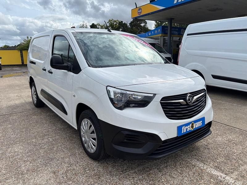 White Used 2021 Vauxhall Combo MPV | £9,000 (Fair price) - Image 1/4