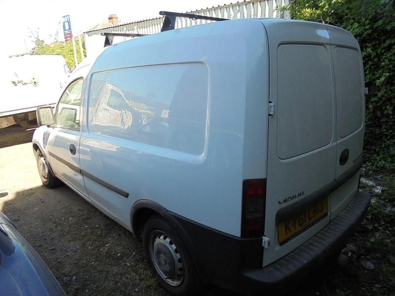 Used Vauxhall Combo 75 HP (55 kW) 2011 White MPV
