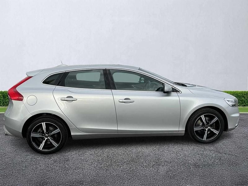 Begagnad Volvo V40 R-Design 2018 Silver Halvkombi