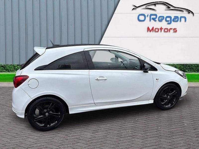 Second-hand Vauxhall Corsa Edition 2015 Alb Hatchback