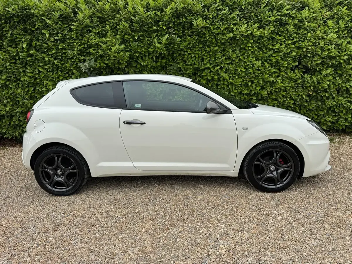 Used Alfa Romeo MiTo Edizione Speciale 105 HP (77 kW) 2017 White Hatchback
