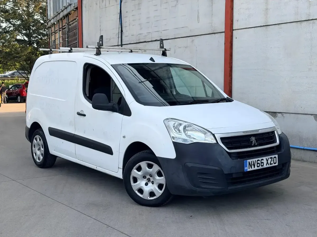Used Peugeot Partner 100 HP (73 kW) 2017 White