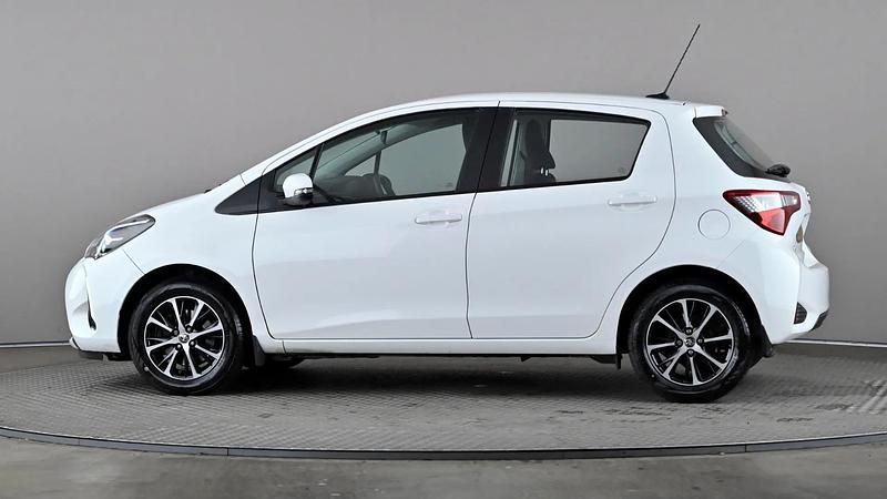 Used Toyota Yaris 111 HP (81 kW) 2019 White Hatchback