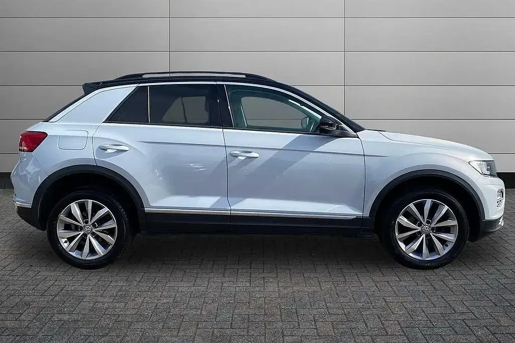 Used VW T-Roc Design 148 HP (108 kW) 2019 White silver with black roof SUV