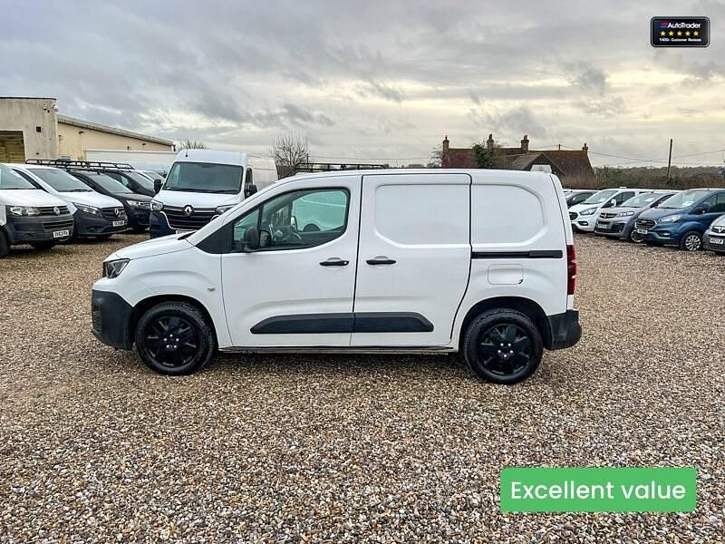 White Used 2019 Peugeot Partner MPV | £8,994 (A bit pricey) - Image 1/4