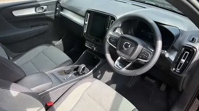Used Volvo XC40 Core 163 HP (119 kW) 2023 Black SUV