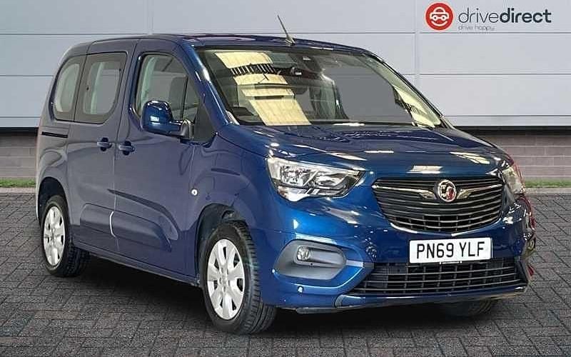 Blue Used 2019 Vauxhall Combo S MPV | £10,700 (Fair price) - Image 1/4