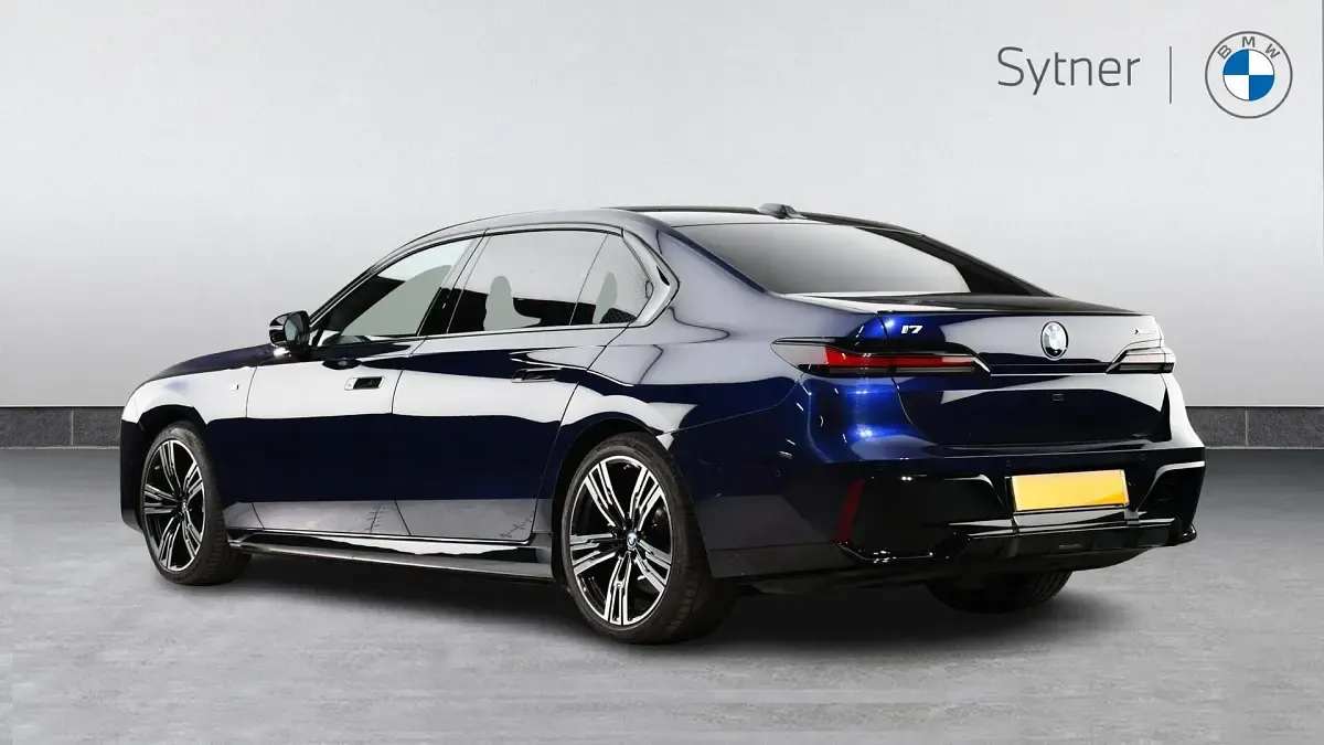 Used BMW i7 M Sport 400 kW (544 HP) 2023 Blue Sedan