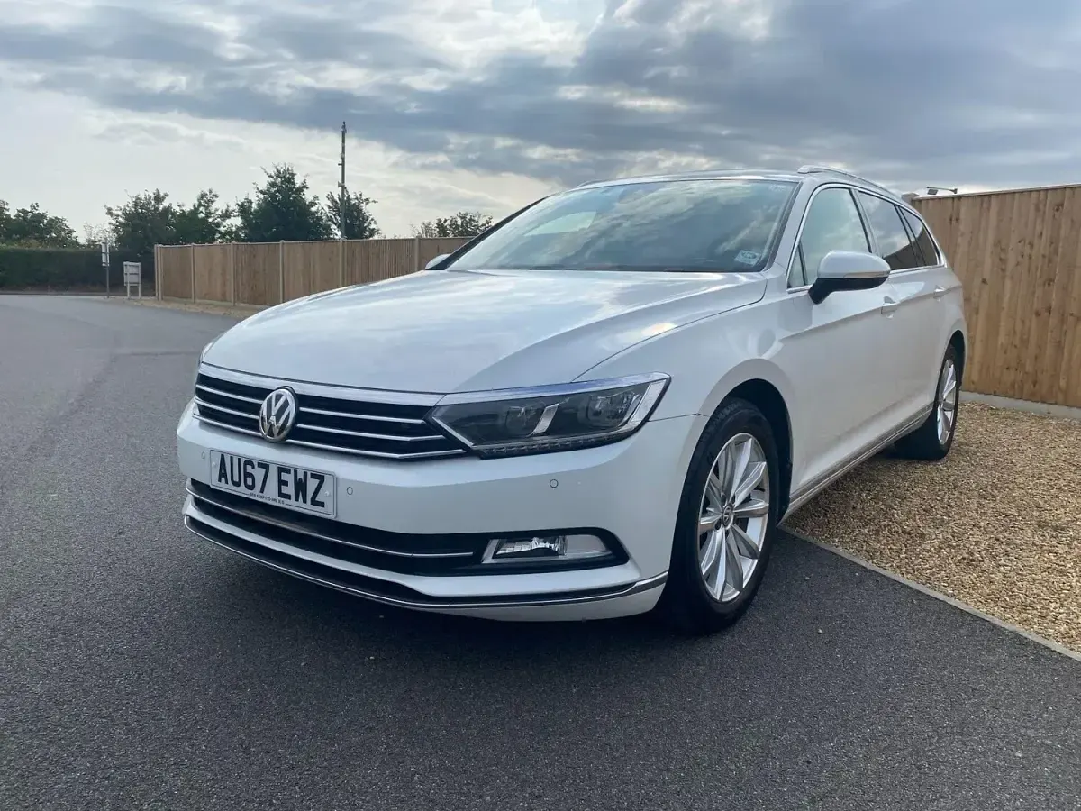 Used VW Passat SE 150 HP (110 kW) 2026 White Estate