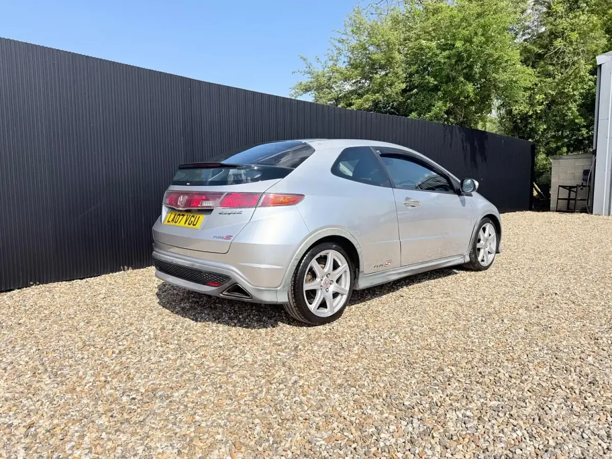 Used Honda Civic Type S 140 HP (102 kW) 2007 Silver Hatchback