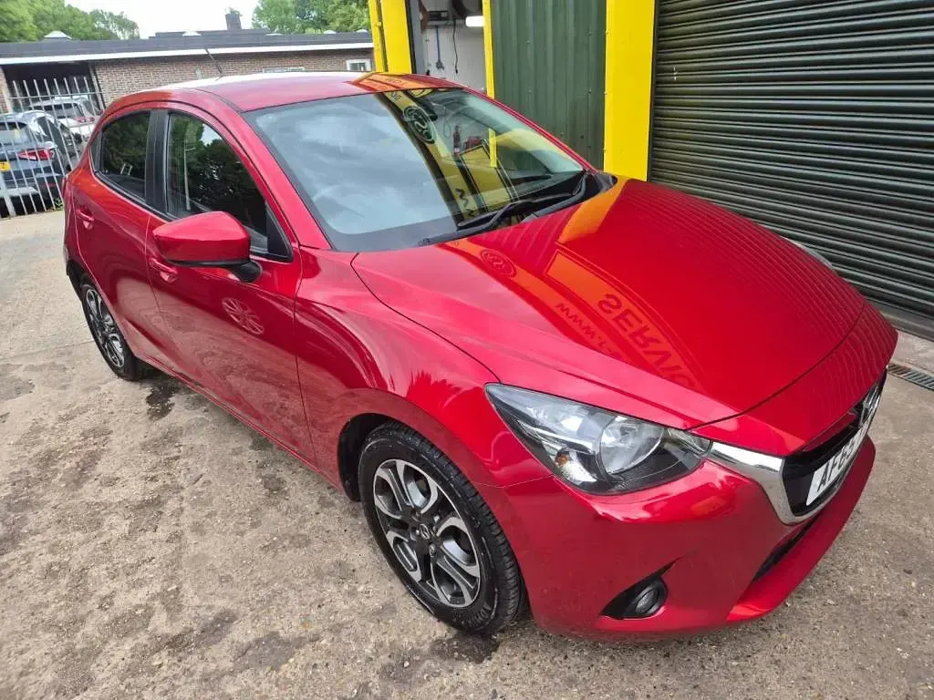 Used Mazda 2 Inclusive 90 HP (66 kW) 2015 Red Hatchback