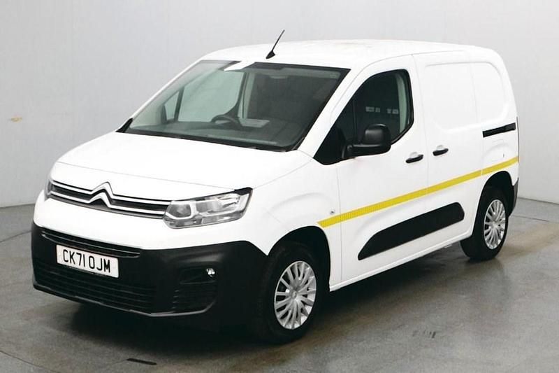 White Used 2021 Citroën Berlingo MPV | £8,690 (Super price) - Image 1/4