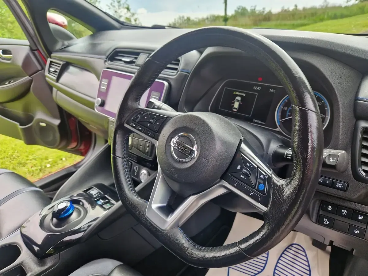 Used Nissan Leaf Tekna 110 kW (150 HP) 2019 Red Hatchback
