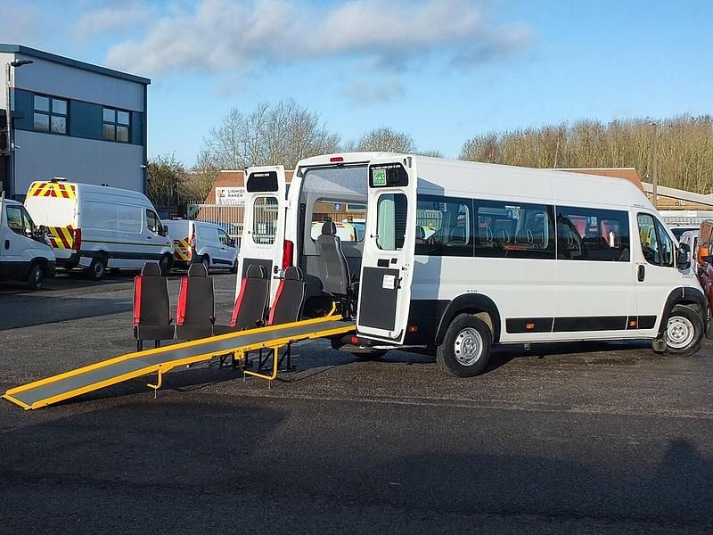 Used Peugeot Boxer 130 HP (95 kW) 2019 White Van