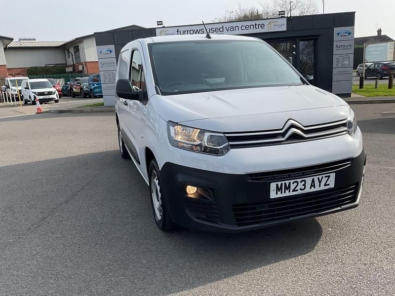 Used Citroën Berlingo 100 HP (73 kW) 2023 White MPV