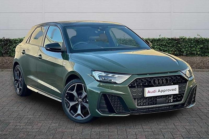 Begagnad Audi A1 Black Edition 2025 Grön SUV