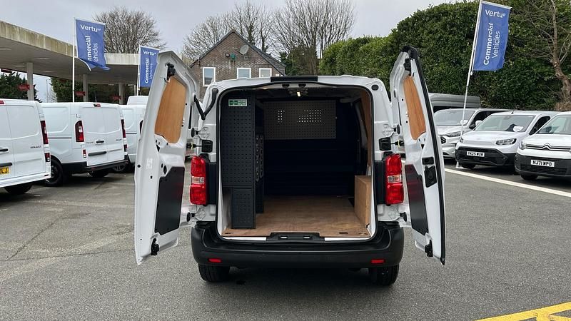 Second-hand Vauxhall Vivaro 100 CP (73 kW) 2023 Monovolum