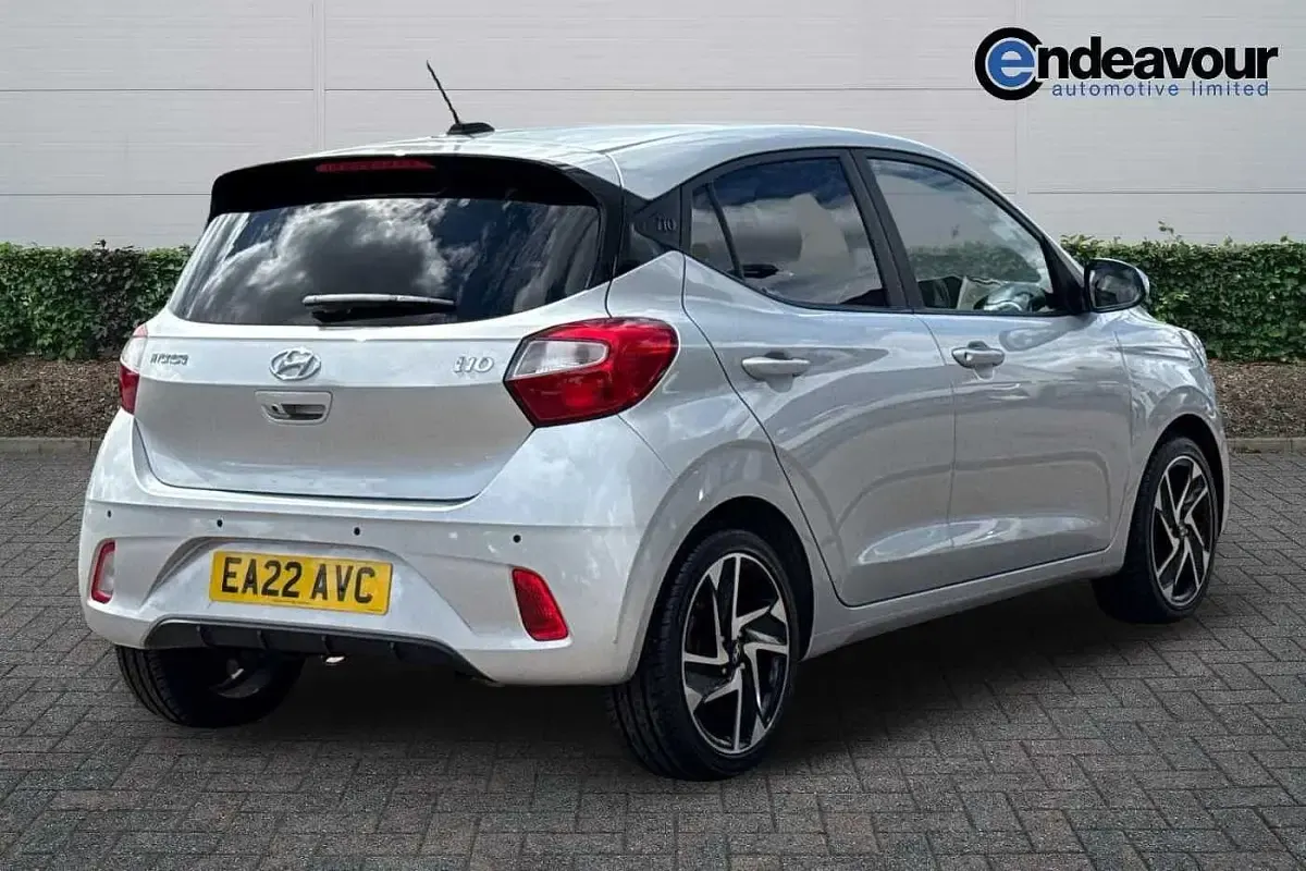 Used Hyundai i10 Premium 84 HP (61 kW) 2022 Silver Hatchback