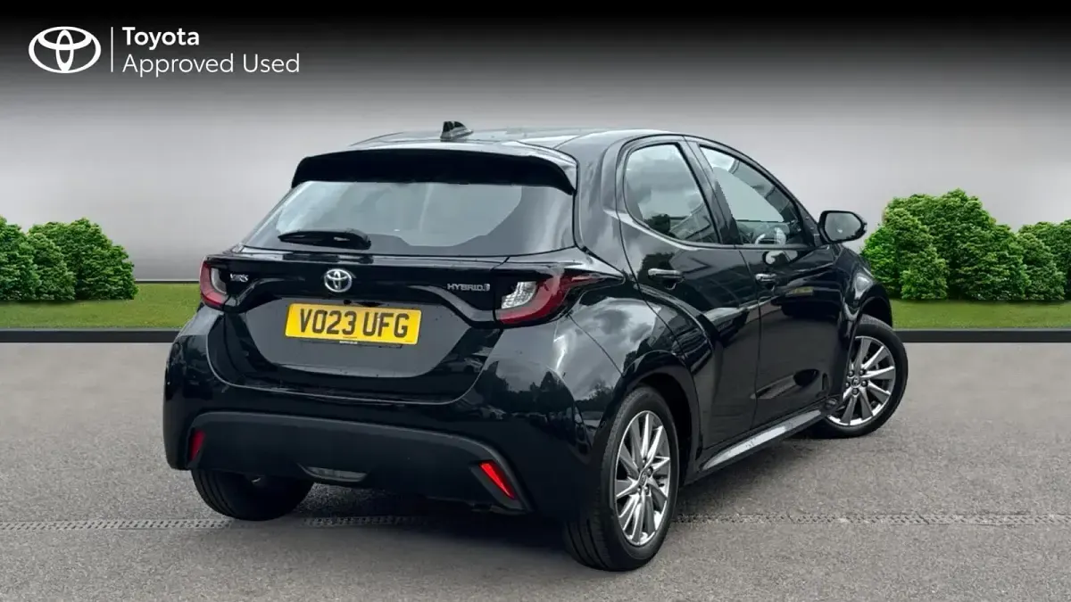 Usado Toyota Yaris Hybrid 116 HP (85 kW) 2023 Preto Citadino