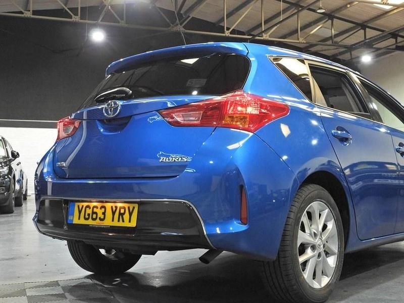 Used Toyota Auris Sport 90 HP (66 kW) 2013 Blue Hatchback