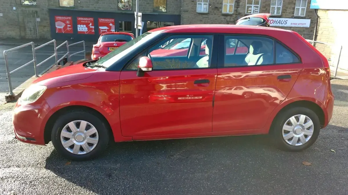 Usado MG MG3 106 HP (77 kW) 2014 Vermelho Citadino