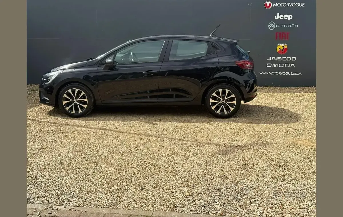 Used Renault Clio V Evolution 90 HP (66 kW) 2023 Diamond black  Hatchback