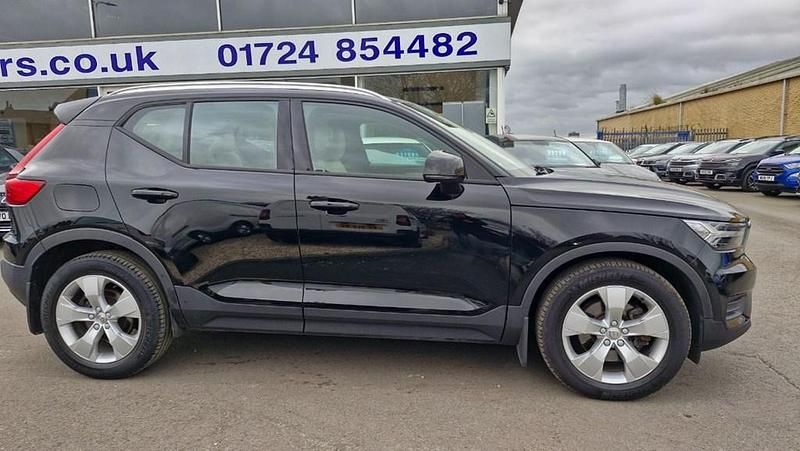 Used Volvo XC40 Momentum 2018 Black SUV