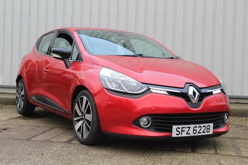 Usado Renault Clio IV Dynamique 90 HP (66 kW) 2014 Vermelho Citadino