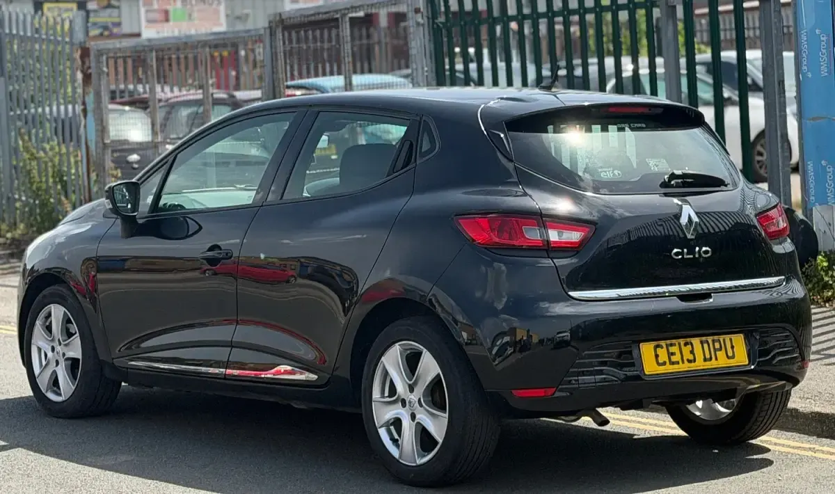 Used Renault Clio IV Dynamique 75 HP (55 kW) 2013 Black Hatchback