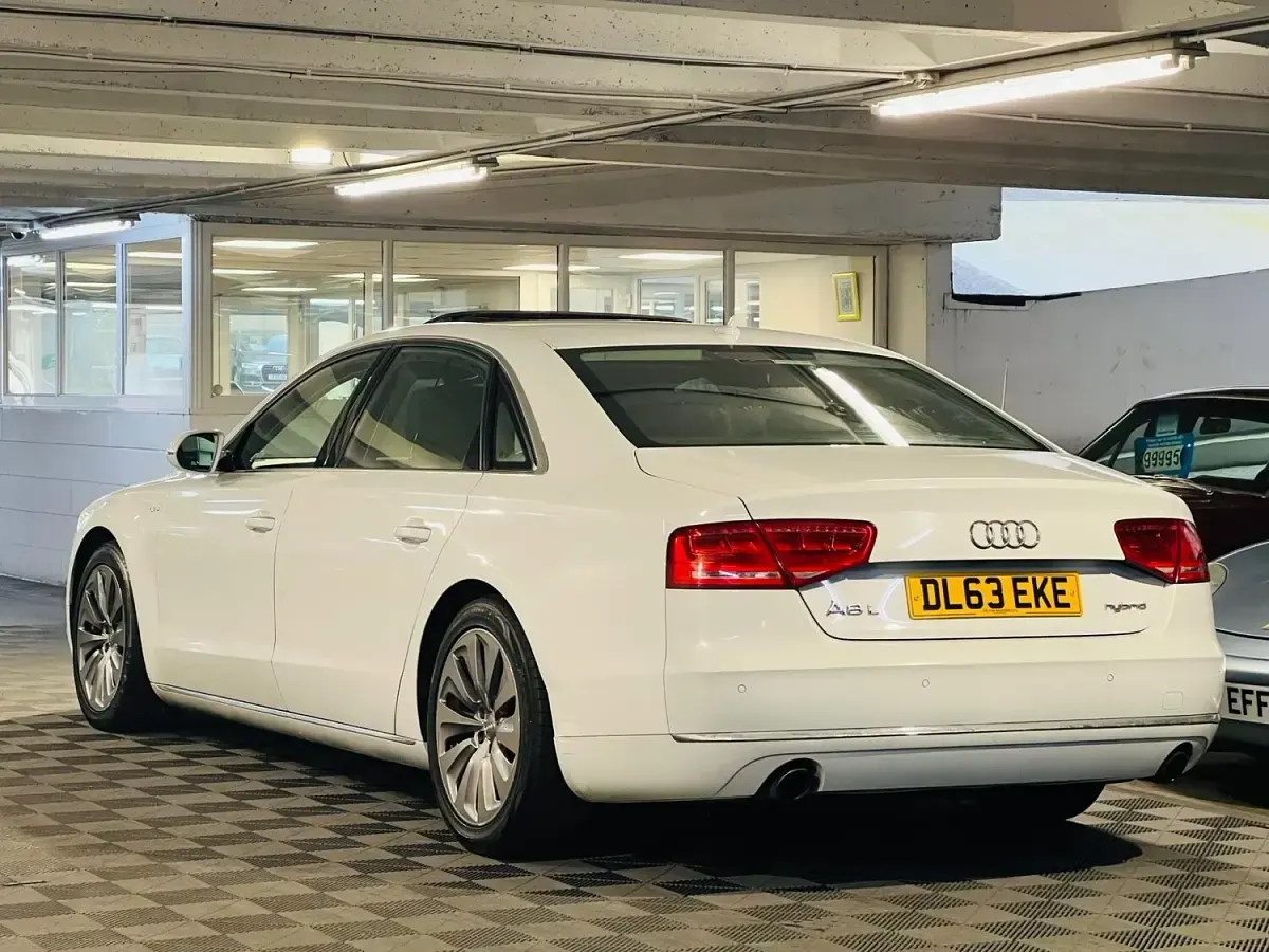 Used Audi A8 245 HP (180 kW) 2013 White Sedan