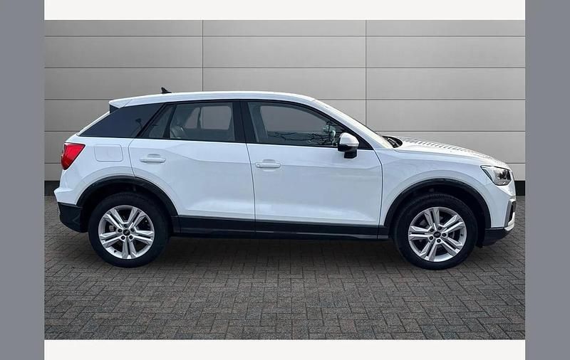 Używany Audi Q2 Sport 116 KM (85 kW) 2025 Biały SUV