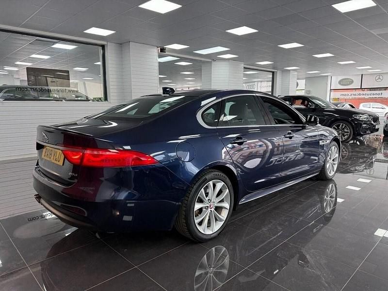 Second-hand Jaguar XF R-Sport 180 CP (132 kW) 2018 Albastru Berlinǎ