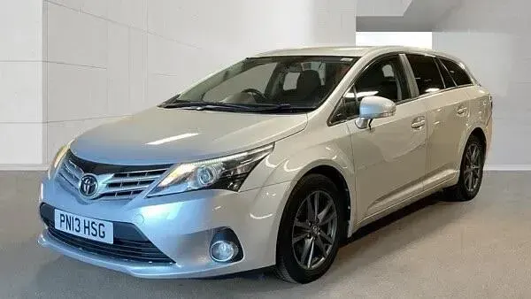 Used Toyota Avensis 150 HP (110 kW) 2013 Silver Estate