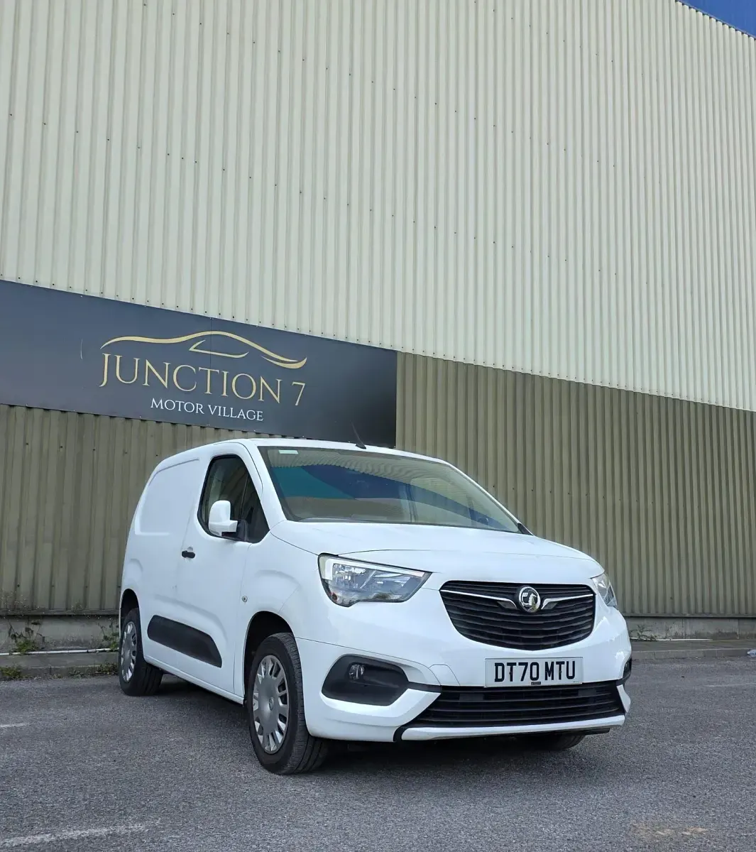 Used Vauxhall Combo Sportive 100 HP (73 kW) 2021 White MPV