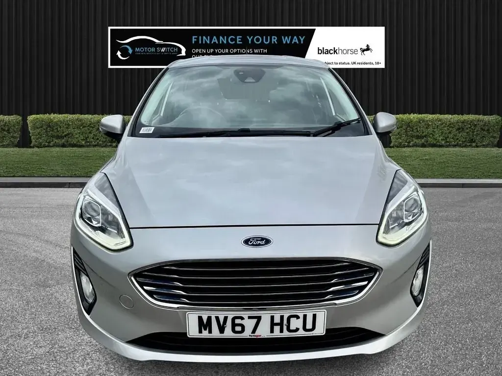 Używany Ford Fiesta Zetec 85 KM (62 kW) 2017 Srebrny Hatchback