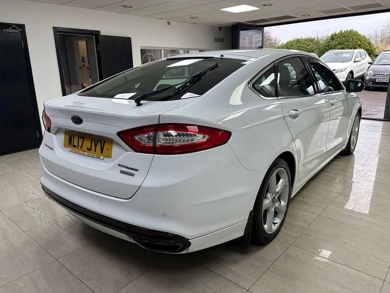 Usado Ford Mondeo Titanium 240 HP (176 kW) 2017 Branco Citadino